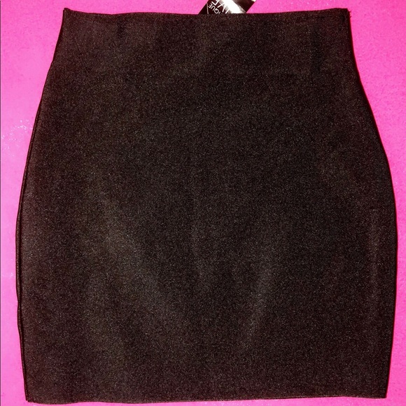Fashion Nova Dresses & Skirts - A’gaci black mini skirt
